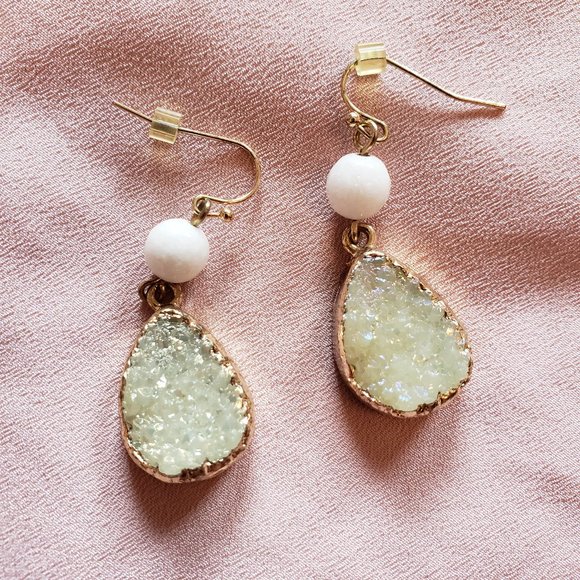 Goldtone Light Gold Sage Green White Teardrop Druzy Bead Drop Wire Hook Earrings - Picture 2 of 2